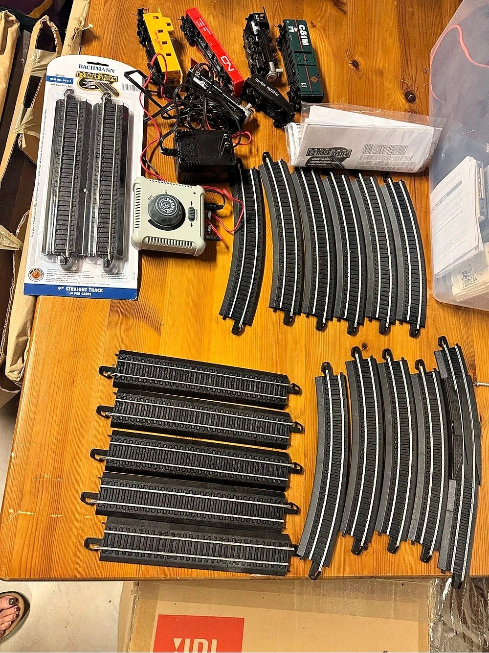 Bachmann E-Z Track HO Scale Train Lot with Power Pack, Train Cars, and track pie